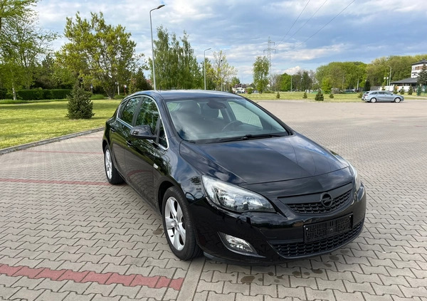 Opel Astra cena 16900 przebieg: 210000, rok produkcji 2009 z Radom małe 232
